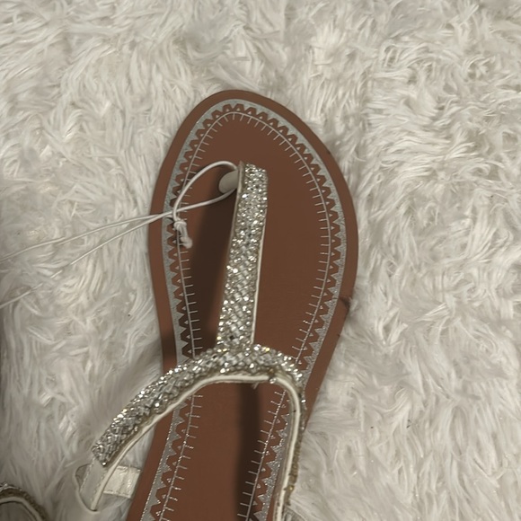 Brand new never wear Black rivet sandals with nice shiny  in the straps size 8.5 - Picture 3 of 3